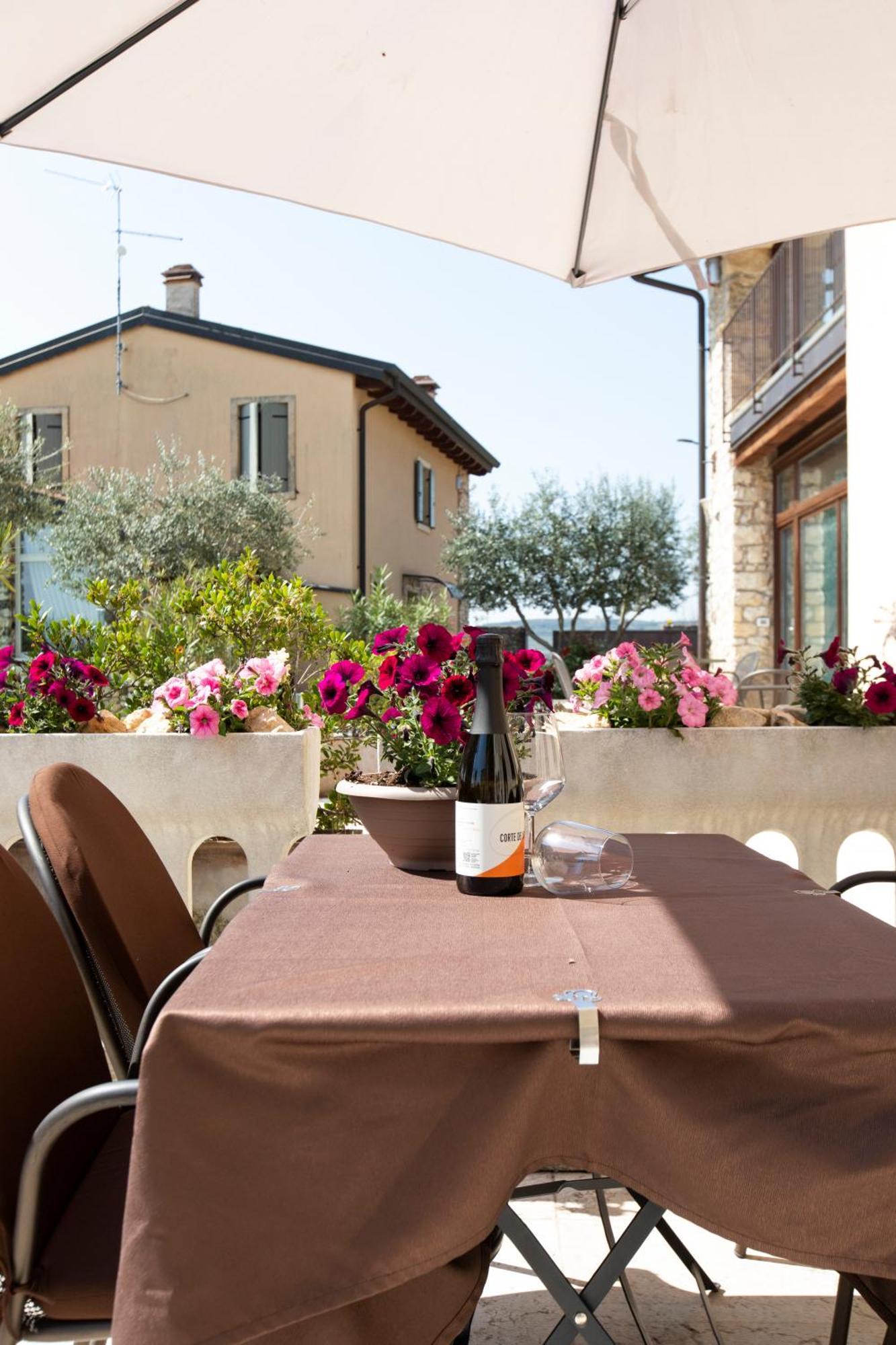 Corte Dei Soavi Suites - Apartments Soave  Exterior photo